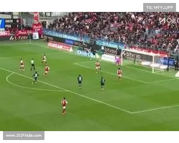 半场：里昂1-2巴黎，维蒂尼亚两度献助攻